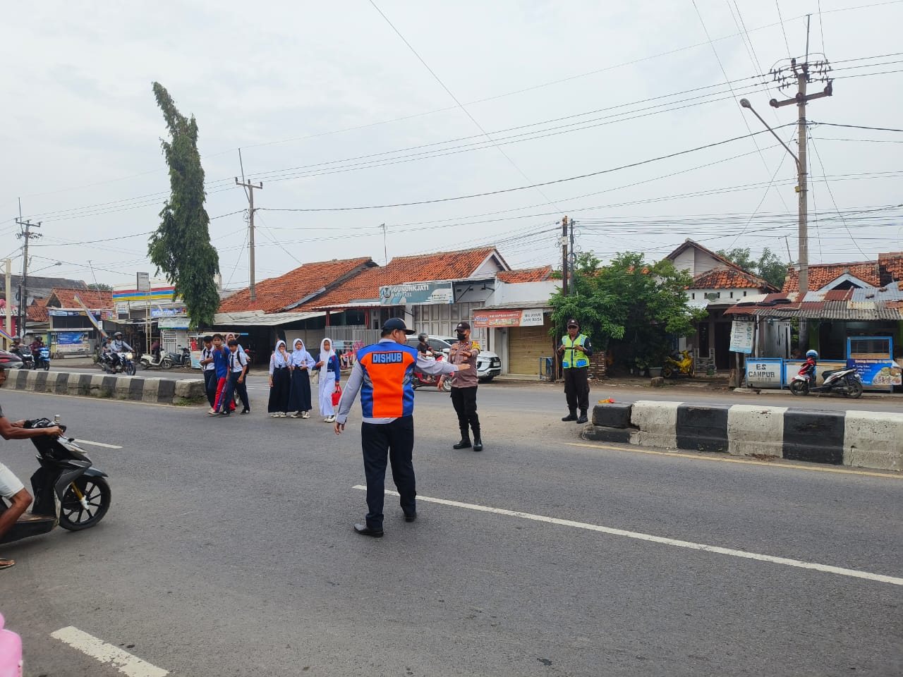 DISHUB KABUPATEN CIREBON WUJUDKAN KEAMANAN, KESELAMATAN, KETERTIBAN DAN KELANCARAN LALU LINTAS DI LINGKUNGAN SEKOLAH